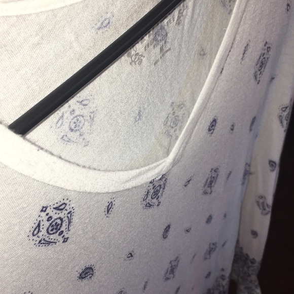 Patterned v neck shirt - Picture 5 of 5